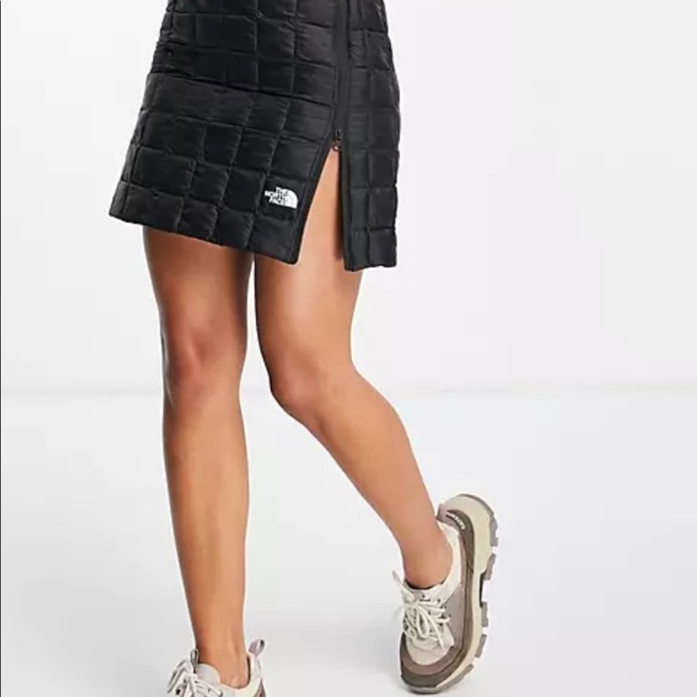 The North Face Thermoball Hybrid Puffer Skirt in Black